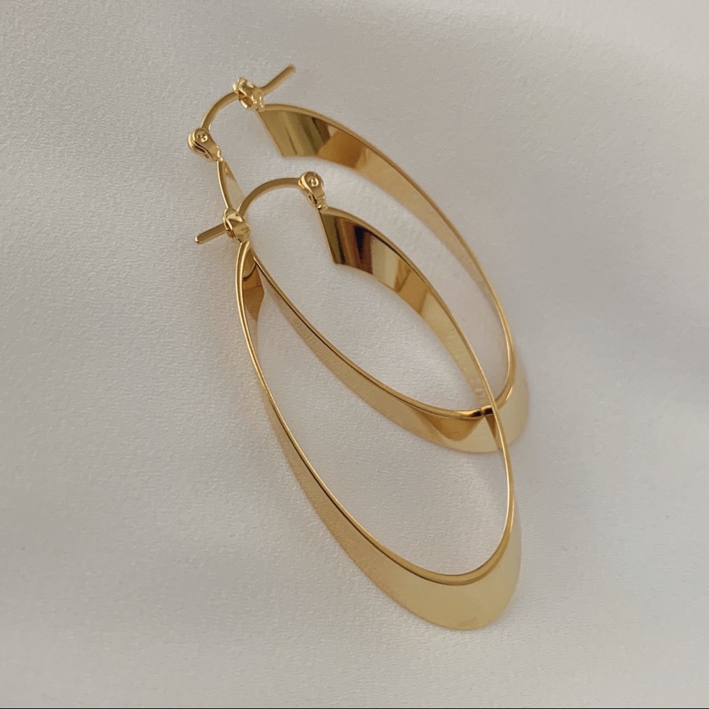 Prince Oval Hoops | 18k Gold Filled - Picture 4 of 6